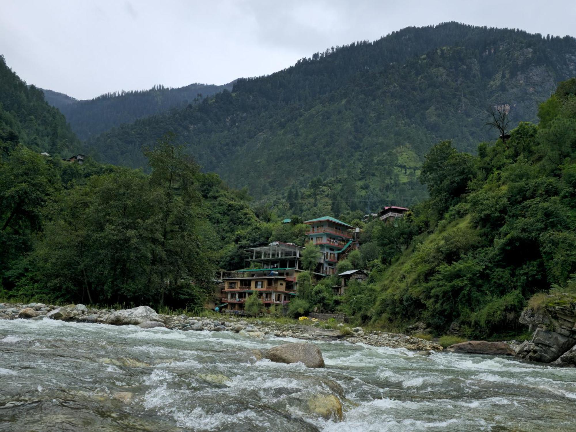 Sharda Resort-Tirthan Valley Banjār Екстериор снимка