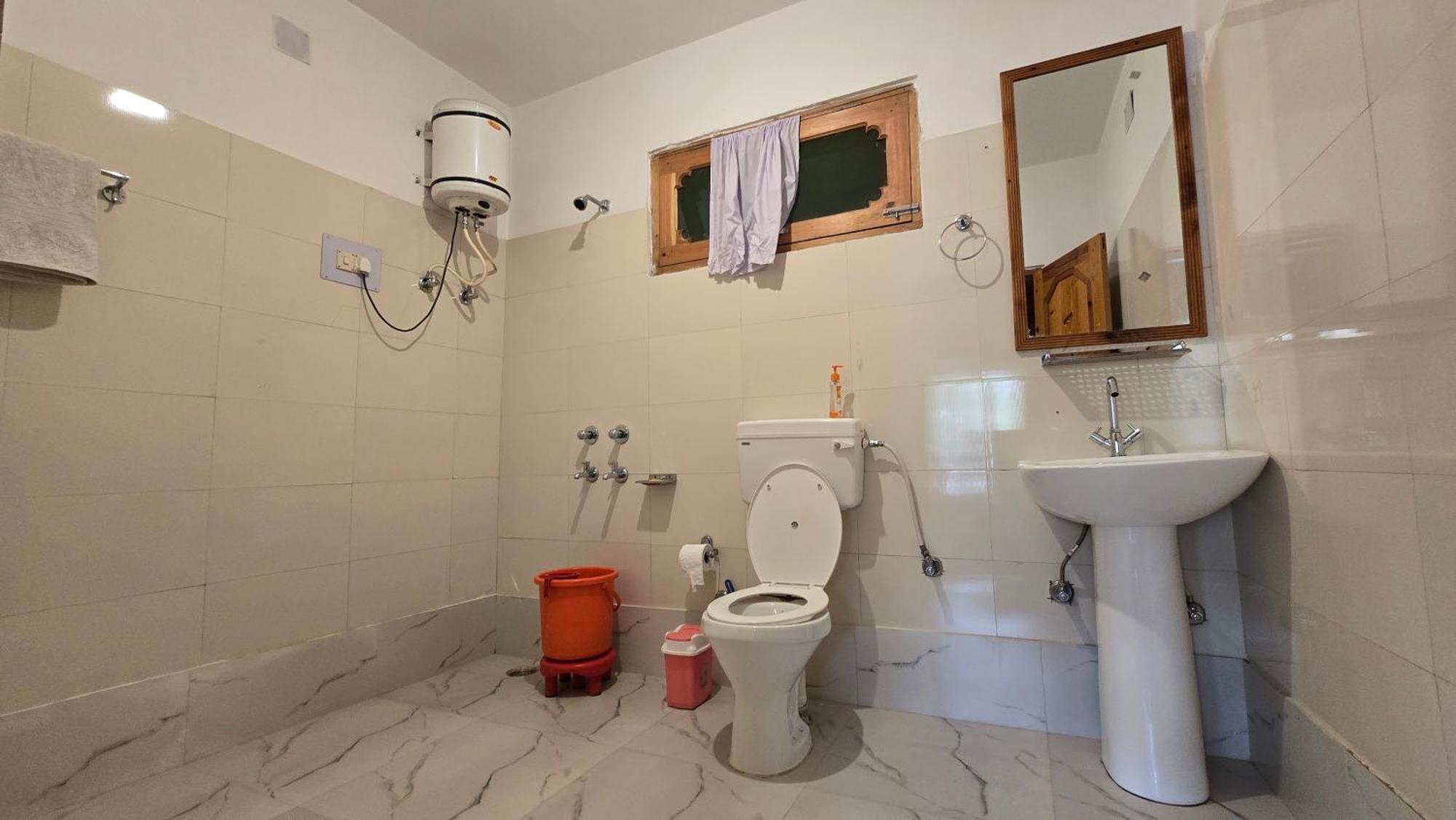 Sharda Resort-Tirthan Valley Banjār Екстериор снимка